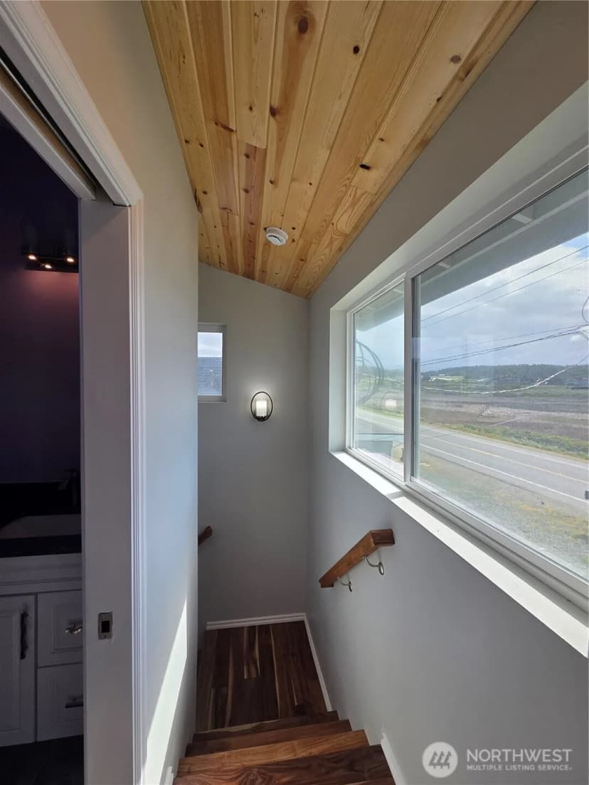Property photo for 2629 W Beach Road, Oak Harbor photo 19
