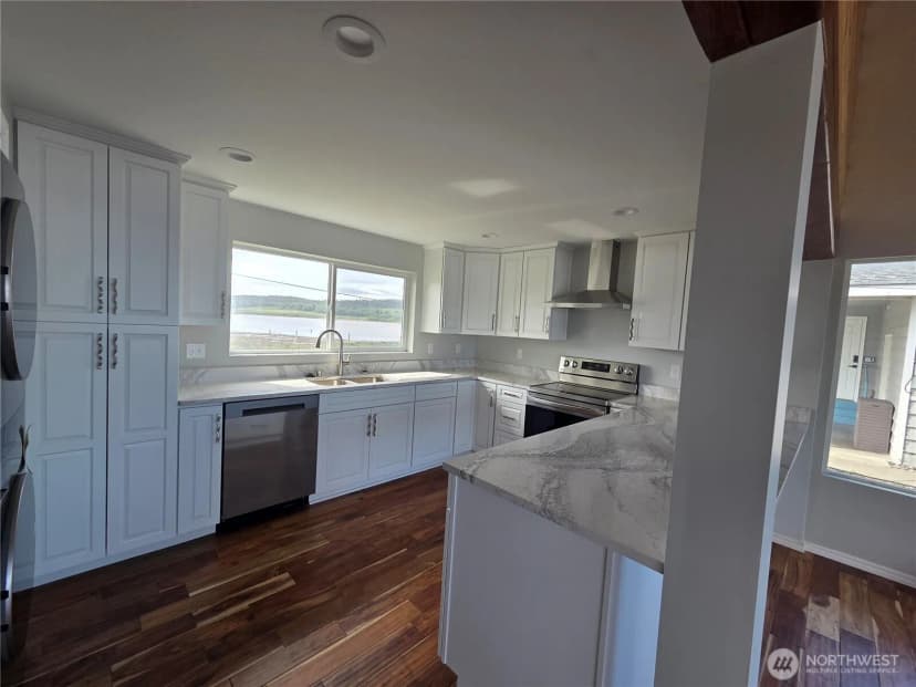 Property photo for 2629 W Beach Road, Oak Harbor photo 12