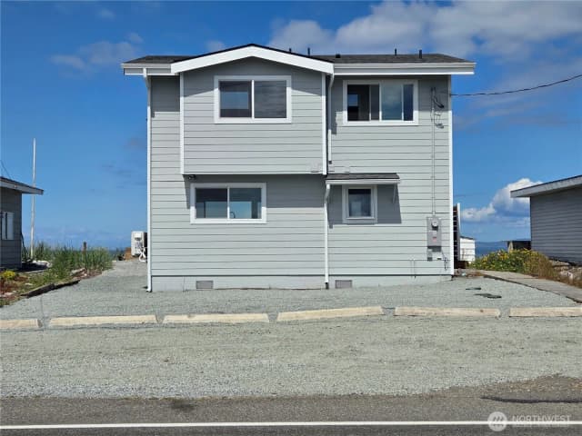 Property photo for 2629 W Beach Road, Oak Harbor photo 3