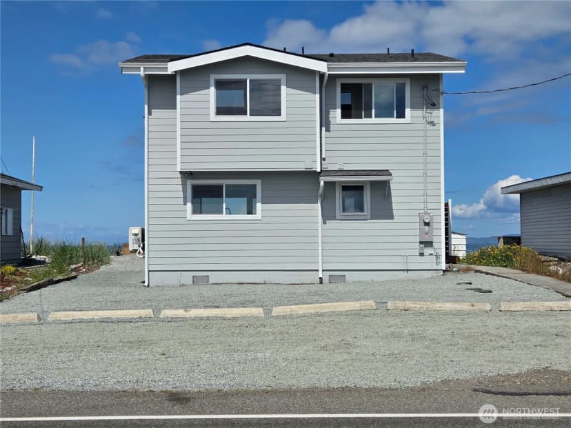 Property photo for 2629 W Beach Road, Oak Harbor photo 3