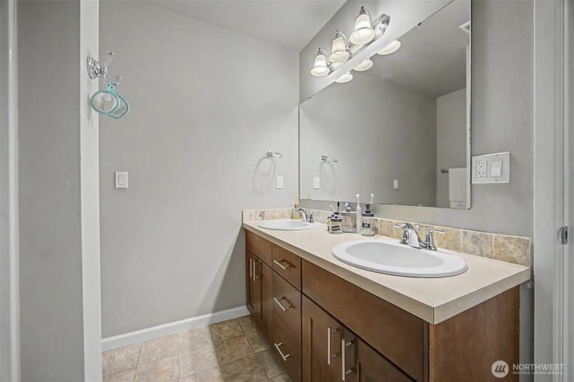 Property photo for 502 Carrier Avenue Sw, Orting photo 35