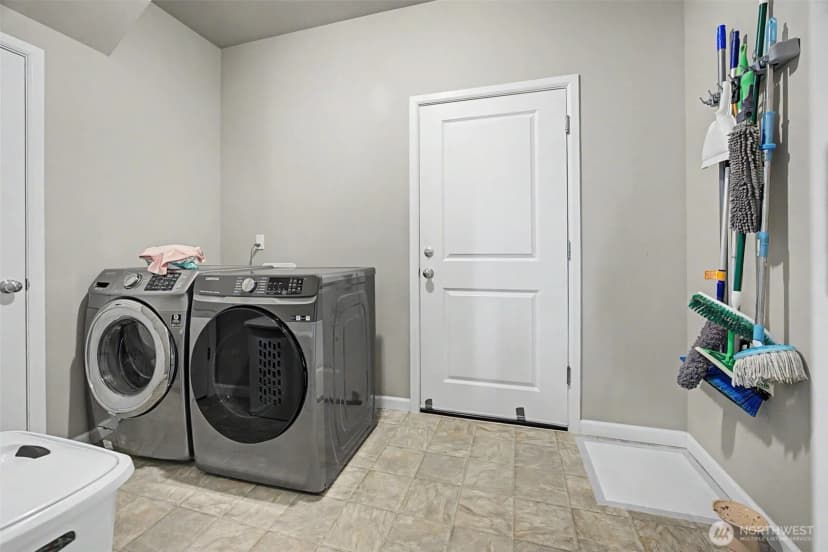 Property photo for 502 Carrier Avenue Sw, Orting photo 21