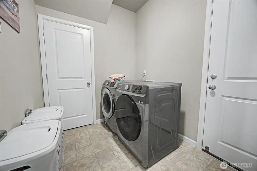 Property photo for 502 Carrier Avenue Sw, Orting photo 22
