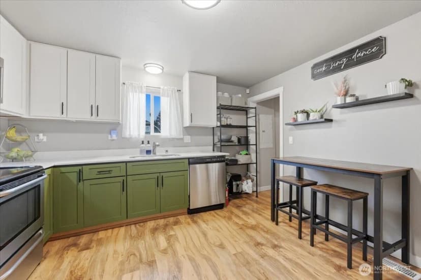 Property photo for 717 S 58th Street, Tacoma photo 9