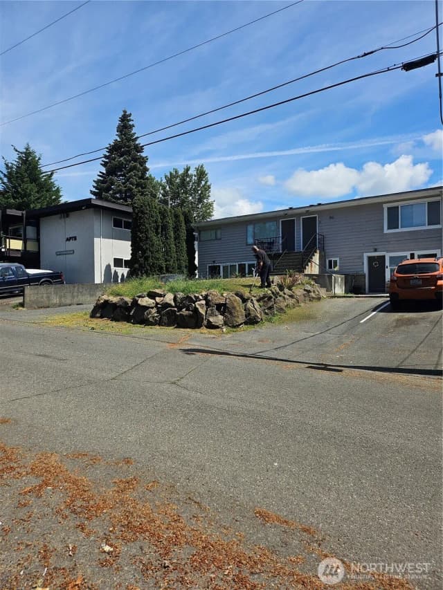 Property photo for 912 Glennwood Avenue Ne, Renton photo 5