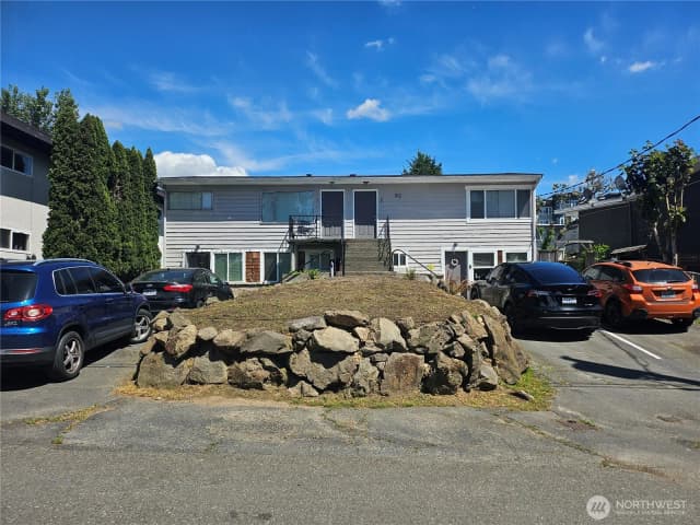 Property photo for 912 Glennwood Avenue Ne, Renton photo 2