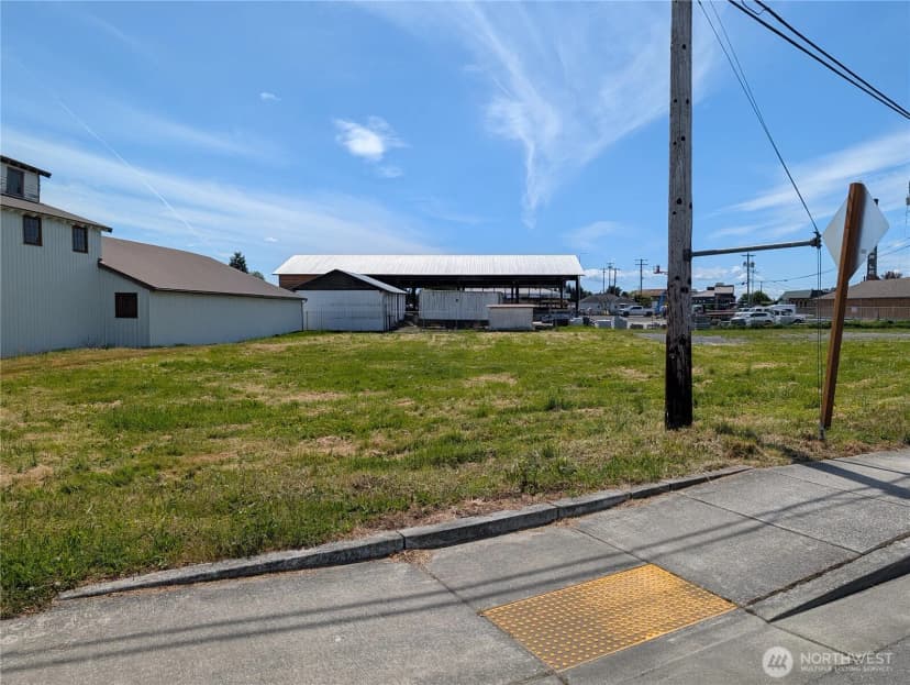 Property photo for 9728 270th Street Nw, Stanwood photo 3