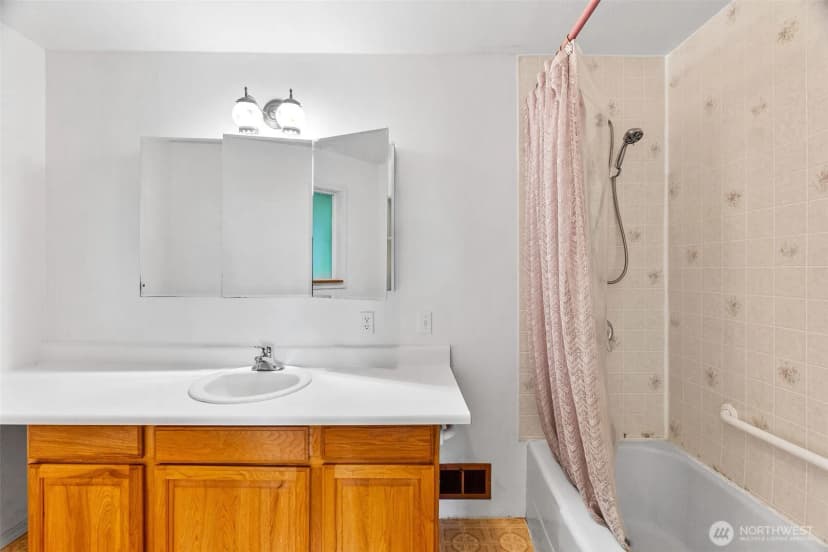 Property photo for 8006 Urquhart Street Nw, Olympia photo 19