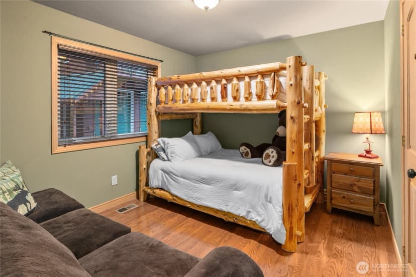 Property photo for 350 Redwood Lane, Ronald photo 18