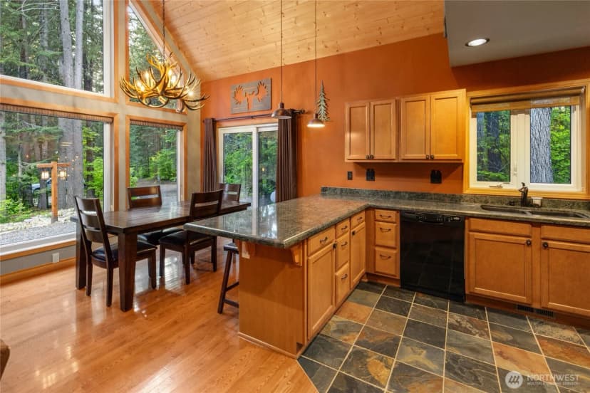 Property photo for 350 Redwood Lane, Ronald photo 12