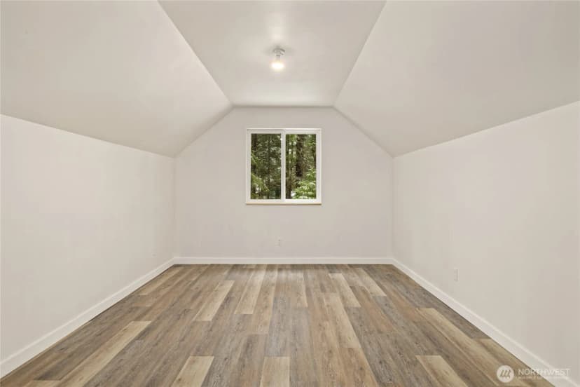 Property photo for 350 Redwood Lane, Ronald photo 30