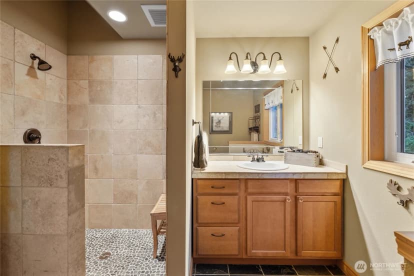 Property photo for 350 Redwood Lane, Ronald photo 21