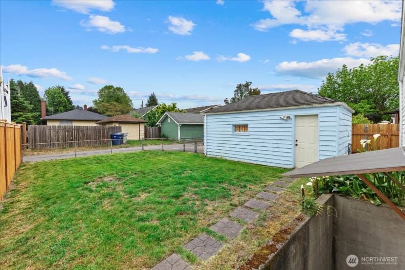 Property photo for 328 Garden Avenue N, Renton photo 27