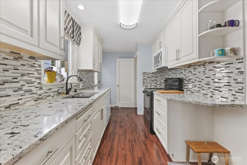 Property photo for 328 Garden Avenue N, Renton photo 11