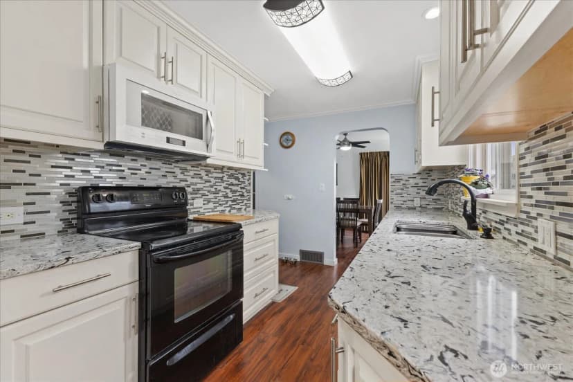 Property photo for 328 Garden Avenue N, Renton photo 12