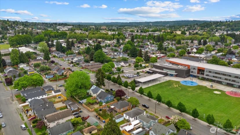 Property photo for 328 Garden Avenue N, Renton photo 30