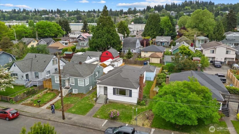 Property photo for 328 Garden Avenue N, Renton photo 3