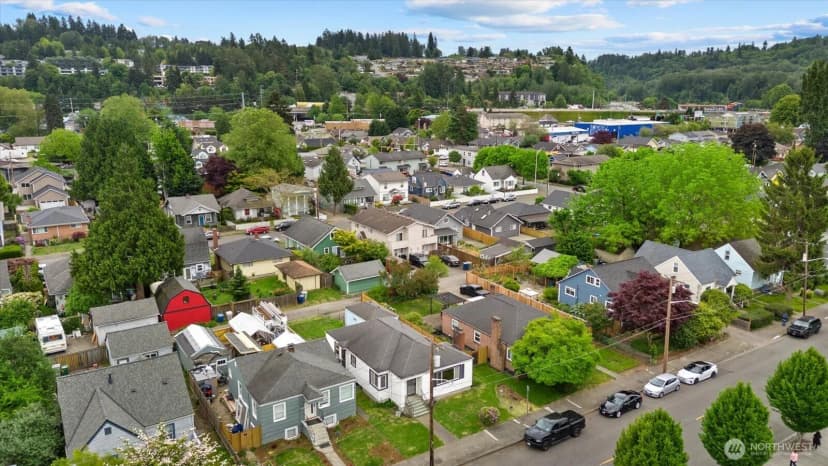 Property photo for 328 Garden Avenue N, Renton photo 28