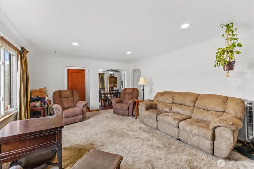 Property photo for 328 Garden Avenue N, Renton photo 10