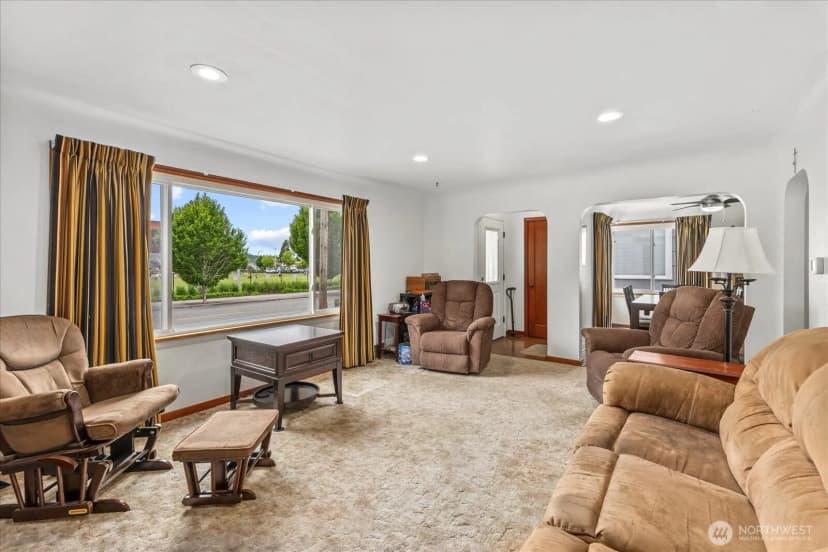 Property photo for 328 Garden Avenue N, Renton photo 8
