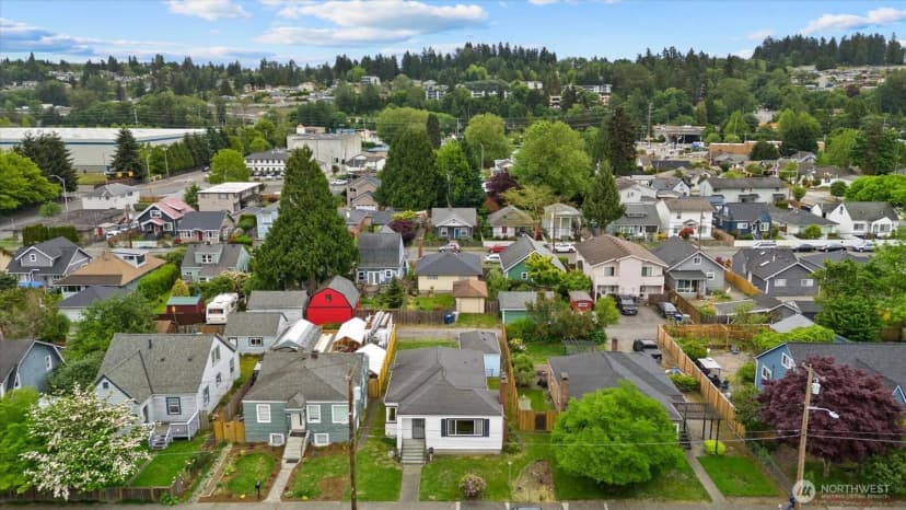 Property photo for 328 Garden Avenue N, Renton photo 4