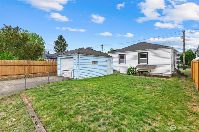Property photo for 328 Garden Avenue N, Renton photo 25