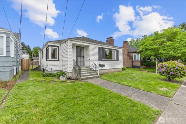 Property photo for 328 Garden Avenue N, Renton photo 2