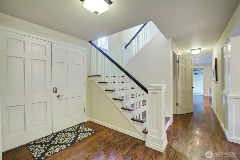 Property photo for 225 131st Avenue Ne, Bellevue photo 2