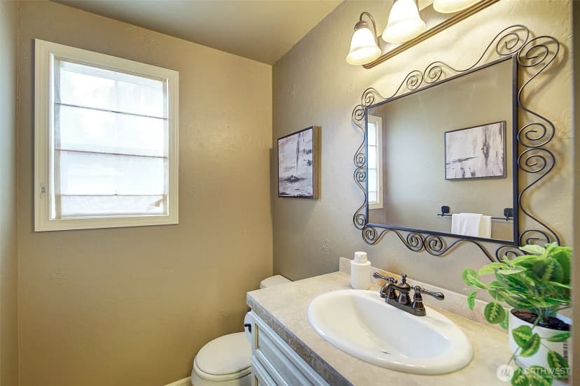 Property photo for 225 131st Avenue Ne, Bellevue photo 16