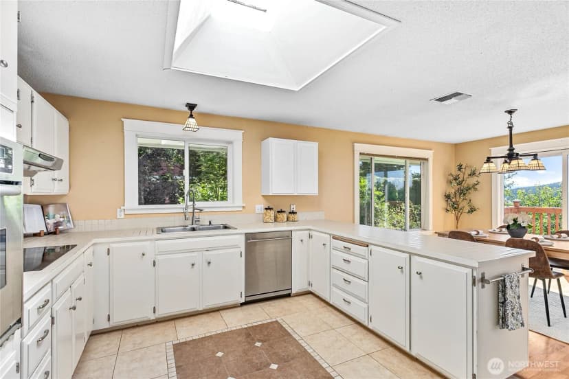 Property photo for 909 Queen Street, Bellingham photo 14