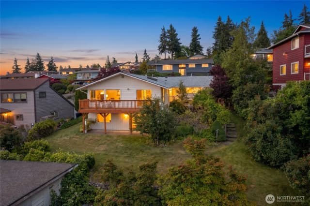 Property photo for 909 Queen Street, Bellingham