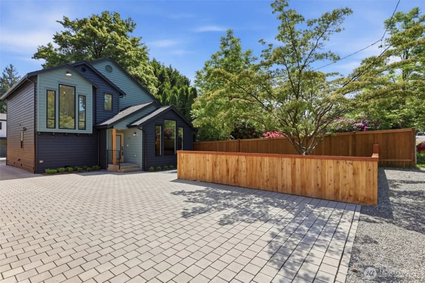 Property photo for 12562 17th Avenue Ne, Seattle photo 3