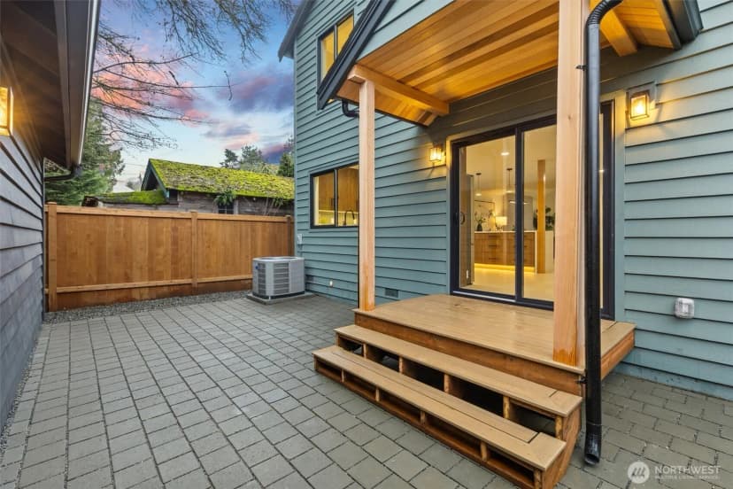 Property photo for 12562 17th Avenue Ne, Seattle photo 27
