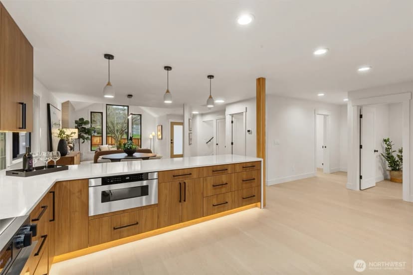 Property photo for 12562 17th Avenue Ne, Seattle photo 14