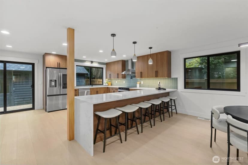 Property photo for 12562 17th Avenue Ne, Seattle photo 9