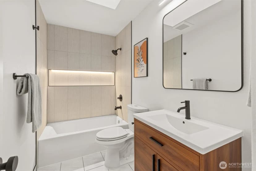 Property photo for 12562 17th Avenue Ne, Seattle photo 17