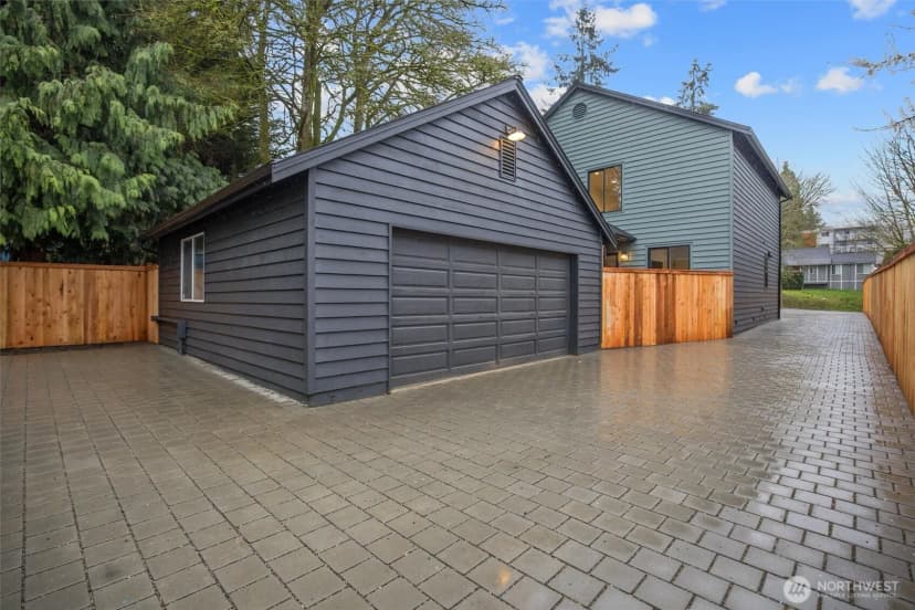 Property photo for 12562 17th Avenue Ne, Seattle photo 28