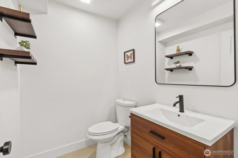 Property photo for 12562 17th Avenue Ne, Seattle photo 11