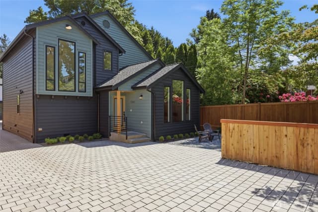 Property photo for 12562 17th Avenue Ne, Seattle photo 2
