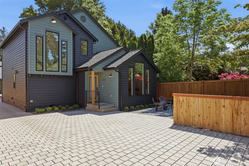 Property photo for 12562 17th Avenue Ne, Seattle photo 2