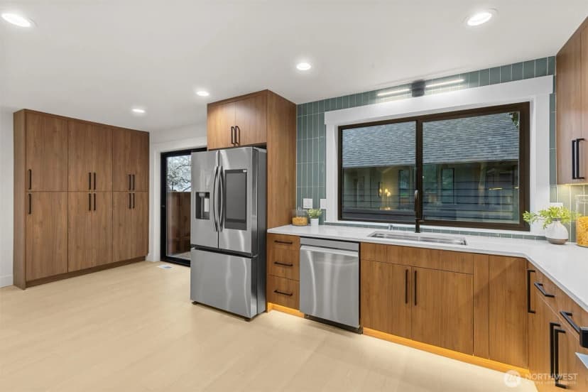 Property photo for 12562 17th Avenue Ne, Seattle photo 13