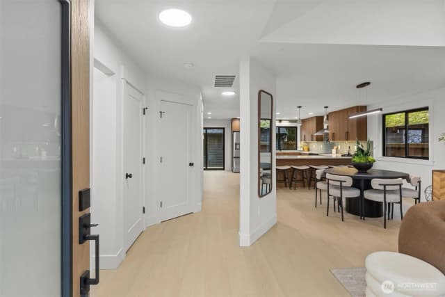 Property photo for 12562 17th Avenue Ne, Seattle photo 4
