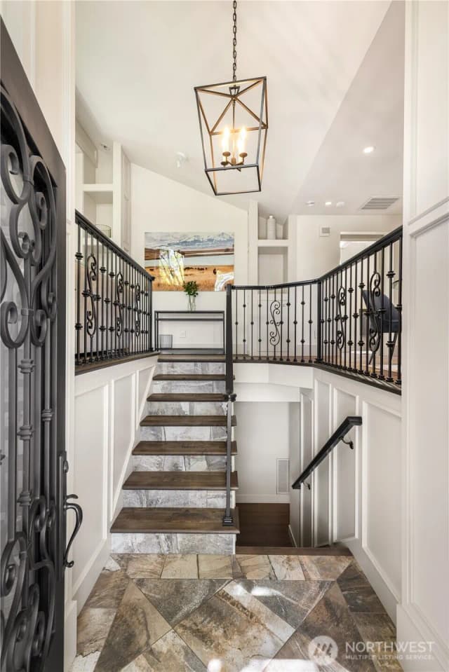 Property photo for 10510 Ne 44th Street, Kirkland photo 2