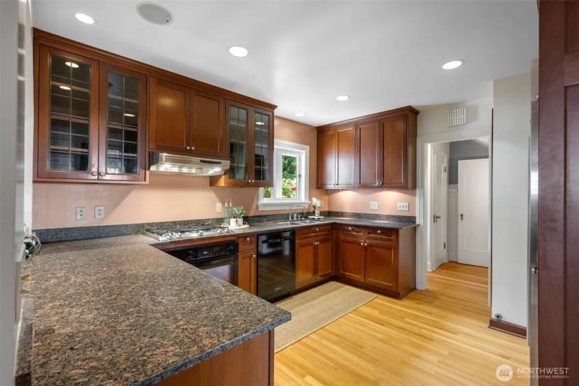 Property photo for 3608 43rd Avenue Ne, Seattle photo 12