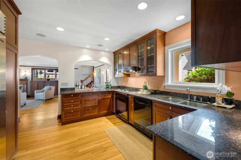 Property photo for 3608 43rd Avenue Ne, Seattle photo 10