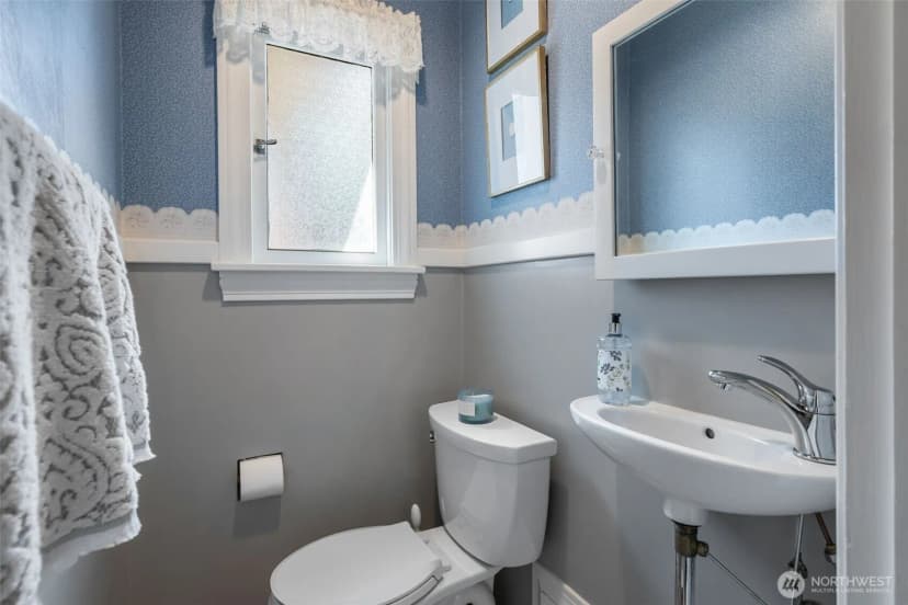 Property photo for 3608 43rd Avenue Ne, Seattle photo 16