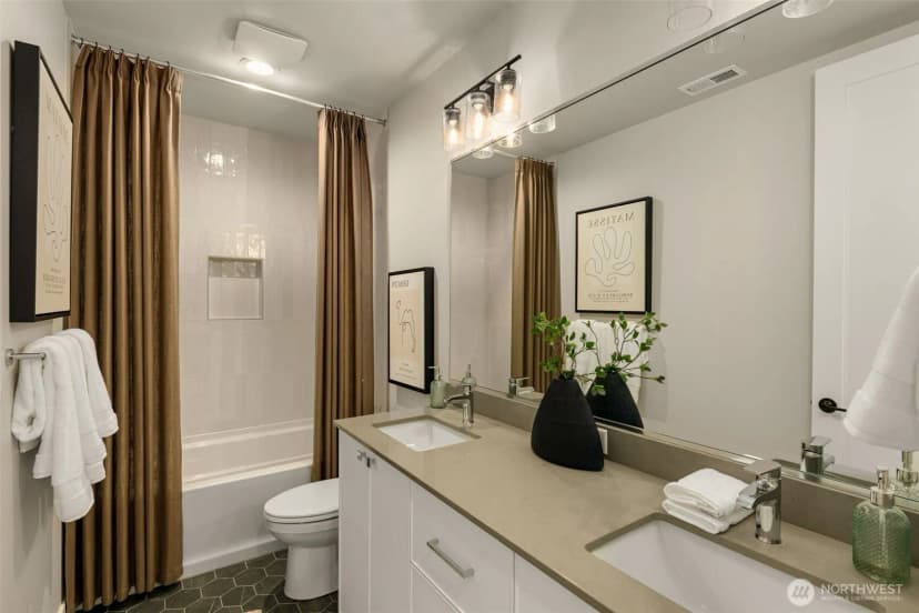 Property photo for 621 13th Avenue W, Kirkland photo 30