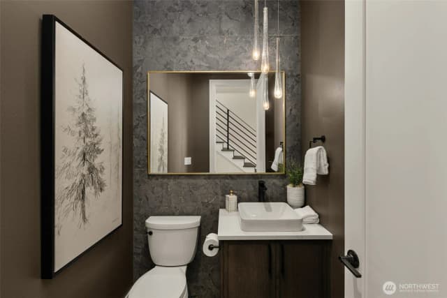 Property photo for 621 13th Avenue W, Kirkland photo 5