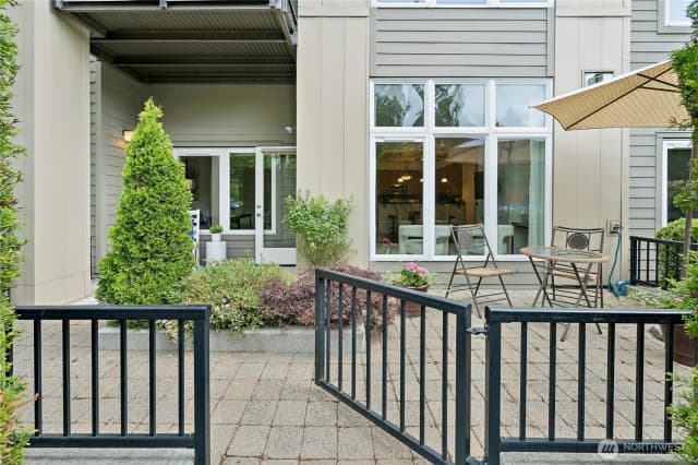 Property photo for 150 102nd Avenue Se #105, Bellevue photo 3