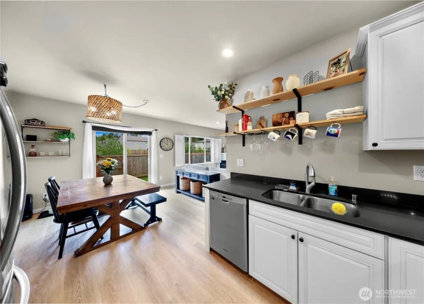 Property photo for 1911 Sw Cooper Way, Oak Harbor photo 8